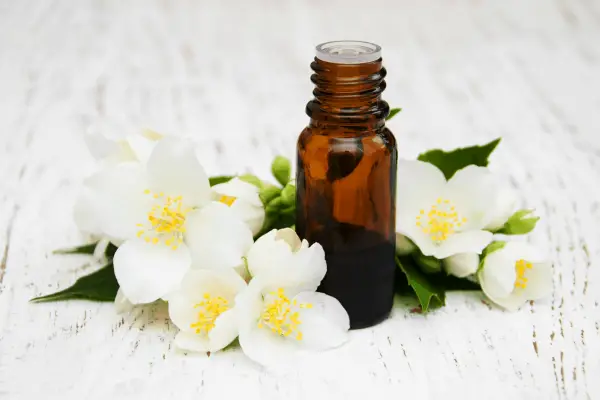 Essential Oils Suitable For Sunburns And How To Use Them