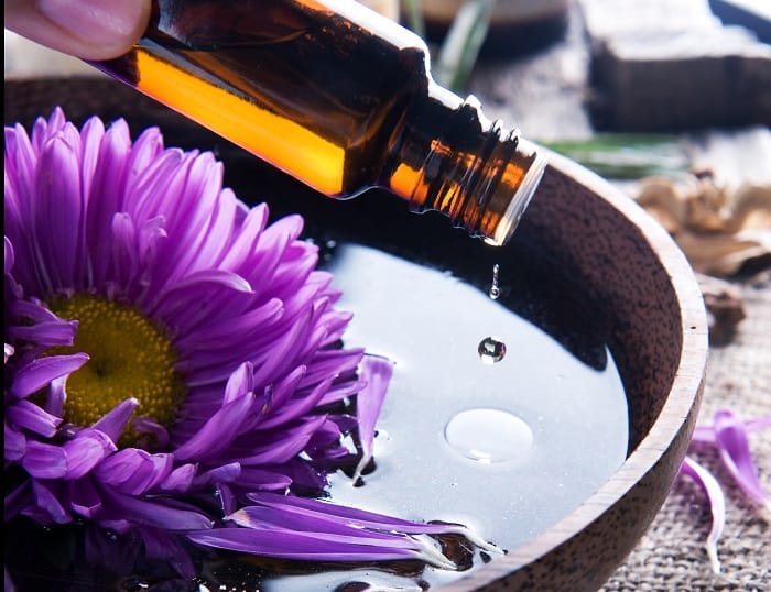 How to Mix Essential Oil With Water