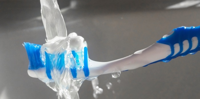 Toothpaste: What makes it foam and without it, is brushing still effective