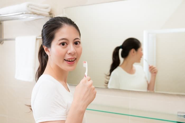 Toothpaste: What makes it foam and without it, is brushing still effective