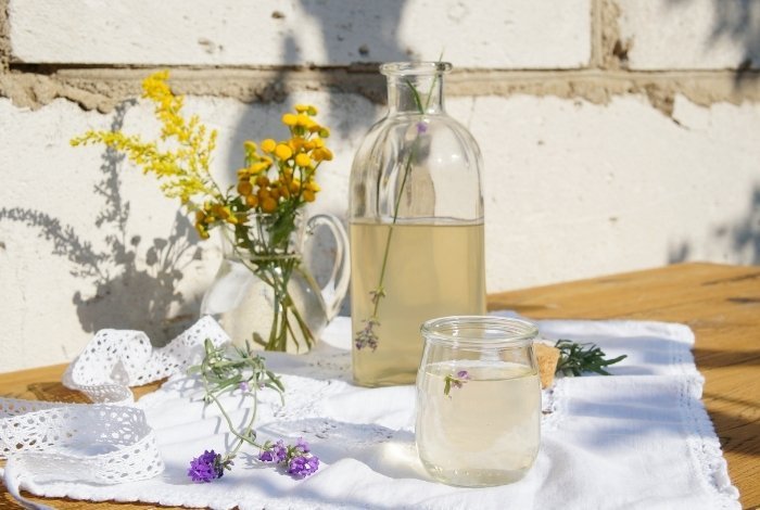 Sweet Lemonade with Fresh Lavender