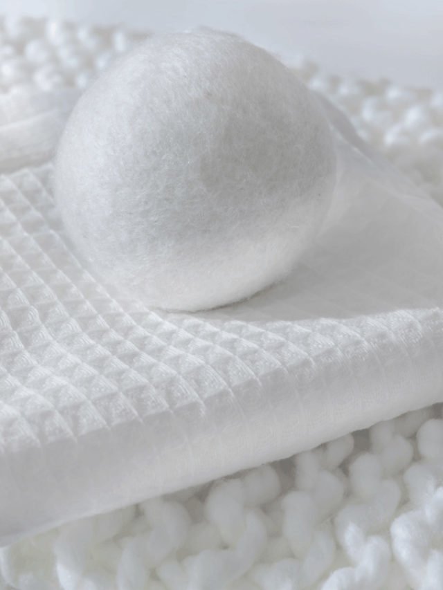 A Guide To Using Wool Dryer Balls With Essential Oils