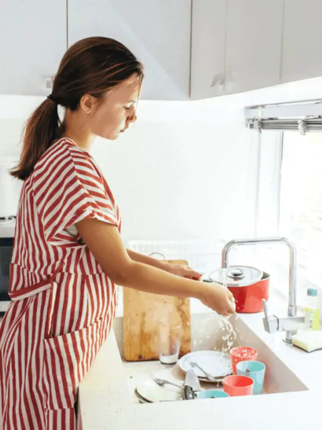 A comparison between HandWashing vs Dishwasher Water Usage Green